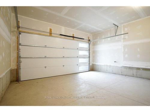 375 Chokecherry Cres, Waterloo, ON - Indoor Photo Showing Garage