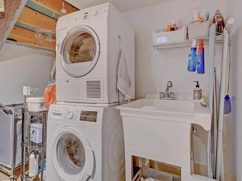 Laundry room - 4629 Av. De Melrose, Montréal (Côte-Des-Neiges/Notre-Dame-De-Grâce), QC - Indoor Photo Showing Laundry Room