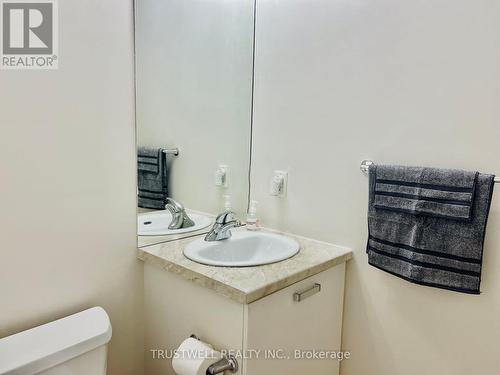 #2601 -38 Grenville St, Toronto, ON - Indoor Photo Showing Bathroom
