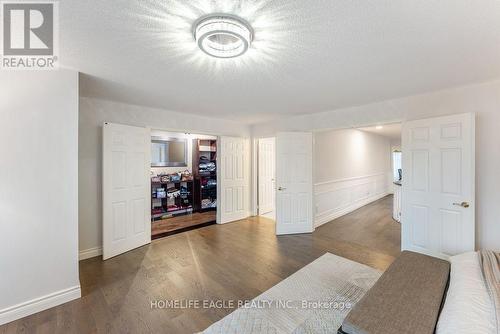 545 Binns Ave, Newmarket, ON - Indoor Photo Showing Living Room