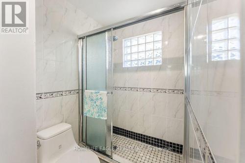 545 Binns Ave, Newmarket, ON - Indoor Photo Showing Bathroom