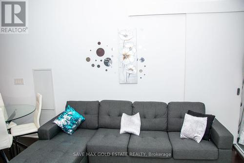 4409 - 14 York Street, Toronto, ON - Indoor Photo Showing Living Room