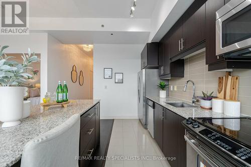 1012 - 2756 Old Leslie Street, Toronto, ON - Indoor Photo Showing Kitchen With Upgraded Kitchen