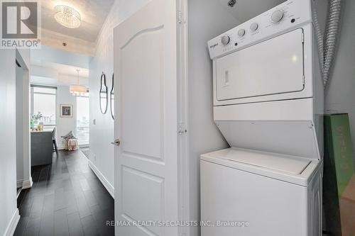 1012 - 2756 Old Leslie Street, Toronto, ON - Indoor Photo Showing Laundry Room