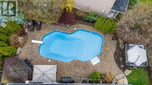 693 Foxcroft Blvd, Newmarket, ON - Outdoor With In Ground Pool
