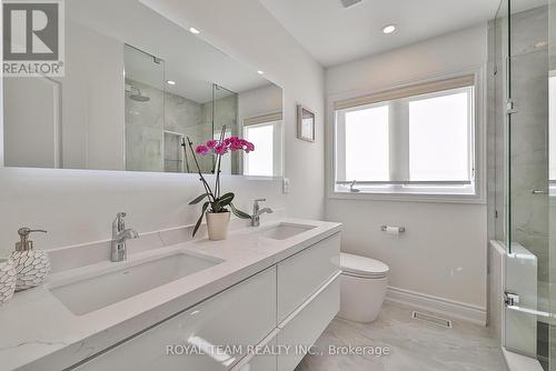 227 Frederick Curran Lane, Newmarket, ON - Indoor Photo Showing Bathroom