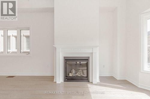 3936 Leonardo St, Burlington, ON - Indoor With Fireplace