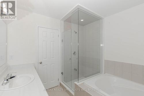 3936 Leonardo St, Burlington, ON - Indoor Photo Showing Bathroom