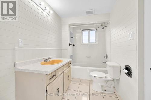 595 Fennell Ave E, Hamilton, ON - Indoor Photo Showing Bathroom