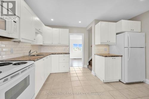 595 Fennell Ave E, Hamilton, ON - Indoor Photo Showing Kitchen