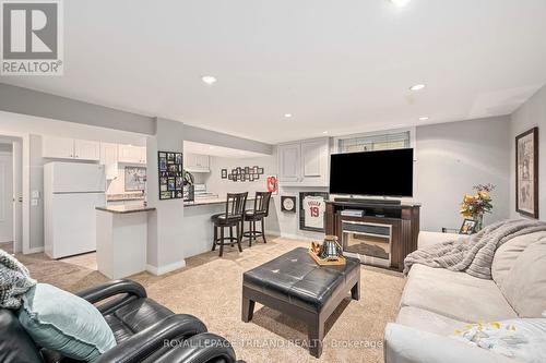 17 Croxton Rd W, London, ON - Indoor Photo Showing Living Room
