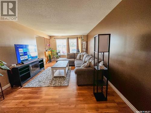 386 Mountview Road, Yorkton, SK - Indoor Photo Showing Living Room