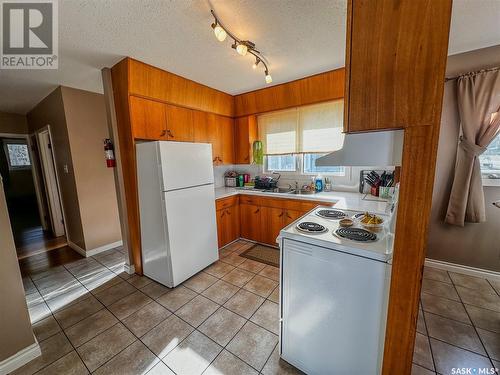 386 Mountview Road, Yorkton, SK - Indoor Photo Showing Kitchen With Double Sink