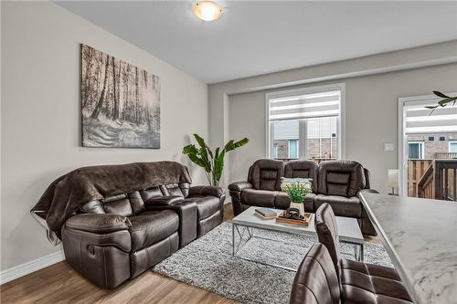 20 Foothills Lane, Hamilton, ON - Indoor Photo Showing Living Room