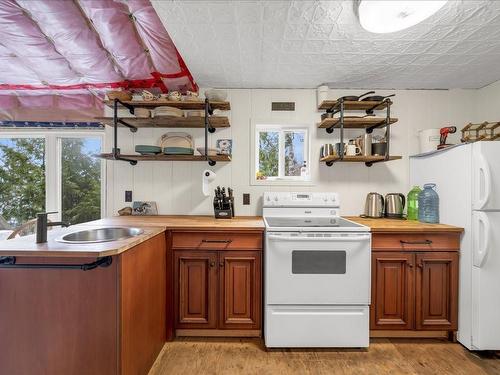 99 Teddy Bear Lane, South Bruce Peninsula, ON - Indoor Photo Showing Kitchen
