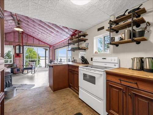 99 Teddy Bear Lane, South Bruce Peninsula, ON - Indoor Photo Showing Kitchen