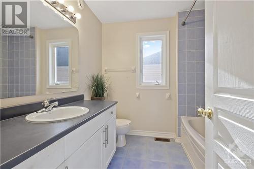 5090 North Bluff Drive, Ottawa, ON - Indoor Photo Showing Bathroom