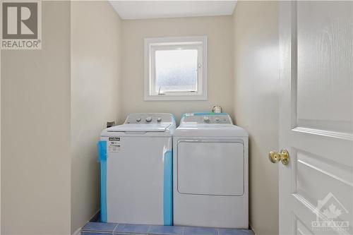 5090 North Bluff Drive, Ottawa, ON - Indoor Photo Showing Laundry Room
