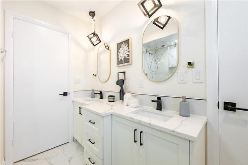 75 Windrush Crescent, Hamilton, ON - Indoor Photo Showing Bathroom