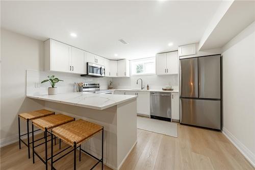 75 Windrush Crescent, Hamilton, ON - Indoor Photo Showing Kitchen With Upgraded Kitchen