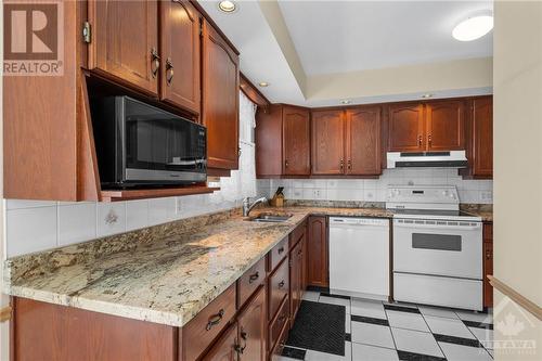 2385 Urbandale Drive, Ottawa, ON - Indoor Photo Showing Kitchen With Double Sink