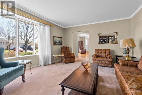 2385 Urbandale Drive, Ottawa, ON - Indoor Photo Showing Living Room