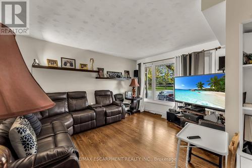2060 Prospect St, Burlington, ON - Indoor Photo Showing Living Room