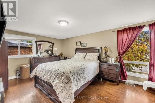 2060 Prospect Street, Burlington, ON - Indoor Photo Showing Bedroom