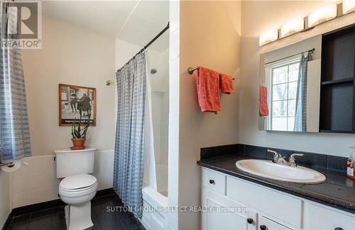 64 Sherwood Ave, London, ON - Indoor Photo Showing Bathroom