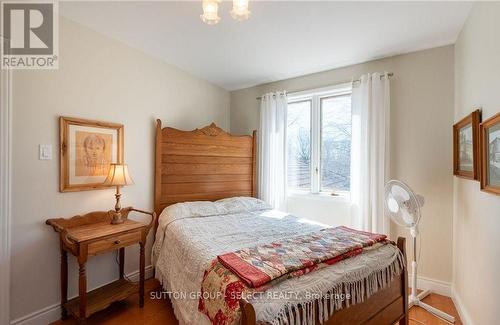 64 Sherwood Ave, London, ON - Indoor Photo Showing Bedroom