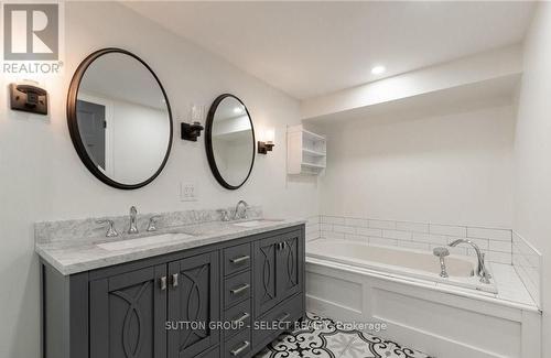 64 Sherwood Ave, London, ON - Indoor Photo Showing Bathroom