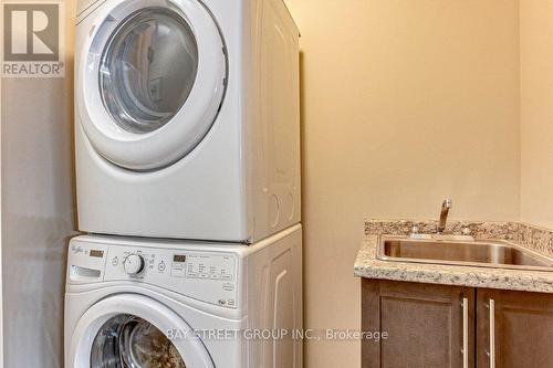 605 - 240 Villagewalk Boulevard, London, ON - Indoor Photo Showing Laundry Room