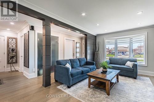 123 Dewitt Road, Hamilton, ON - Indoor Photo Showing Living Room
