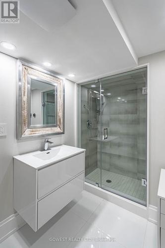 123 Dewitt Road, Hamilton, ON - Indoor Photo Showing Bathroom