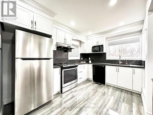 617 Rosseau Road, Hamilton, ON - Indoor Photo Showing Kitchen