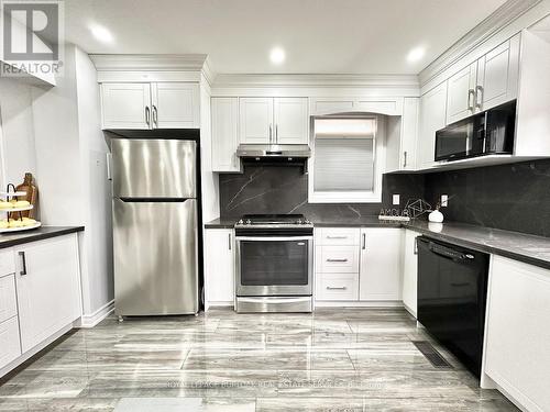 617 Rosseau Road, Hamilton, ON - Indoor Photo Showing Kitchen With Upgraded Kitchen