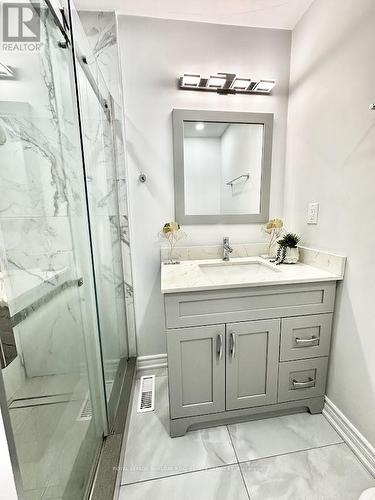 617 Rosseau Rd, Hamilton, ON - Indoor Photo Showing Bathroom