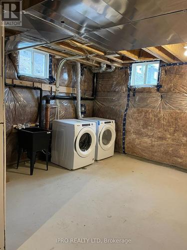 326 Russell Southgate Street, Southgate, ON - Indoor Photo Showing Laundry Room