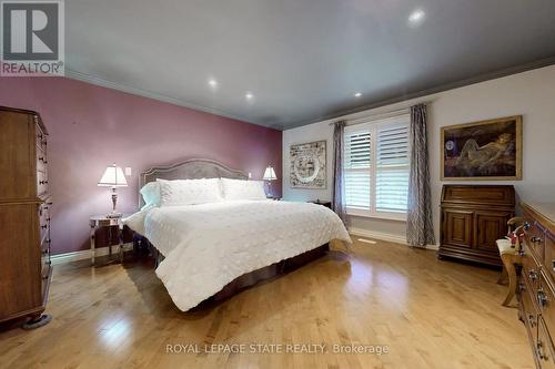 9 Golfdale Pl, Hamilton, ON - Indoor Photo Showing Bedroom