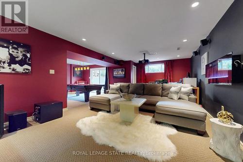 9 Golfdale Pl, Hamilton, ON - Indoor Photo Showing Living Room