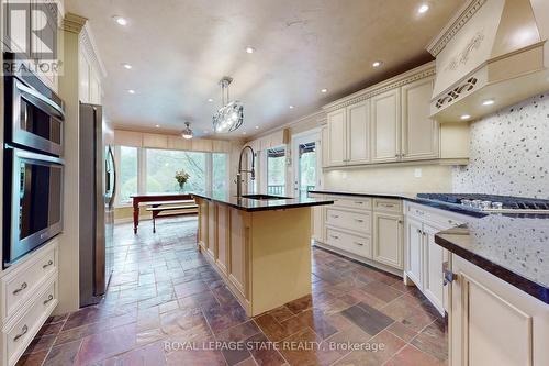 9 Golfdale Pl, Hamilton, ON - Indoor Photo Showing Kitchen With Upgraded Kitchen
