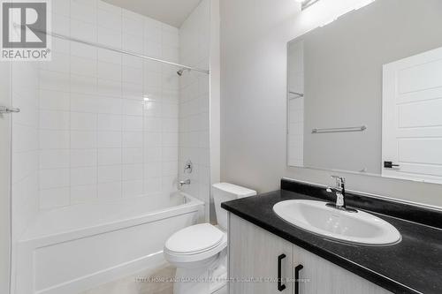 39 Sitler St, Kitchener, ON - Indoor Photo Showing Bathroom