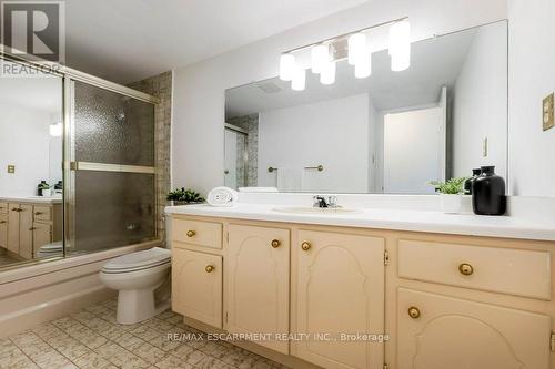 1106 - 40 Harrisford Street, Hamilton, ON - Indoor Photo Showing Bathroom