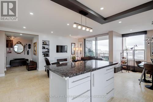 #Ph14 -15 Vicora Linkway, Toronto, ON - Indoor Photo Showing Kitchen With Upgraded Kitchen