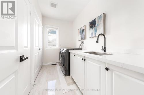 110 Conklin Cres, Aurora, ON - Indoor Photo Showing Laundry Room