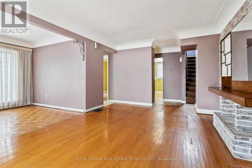 922 King Rd, Burlington, ON - Indoor Photo Showing Other Room