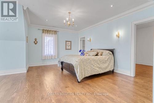 1511 Broadmoor Ave, Mississauga, ON - Indoor Photo Showing Bedroom