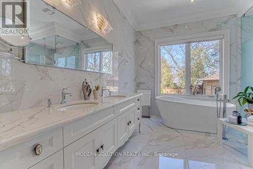 1511 Broadmoor Avenue, Mississauga, ON - Indoor Photo Showing Bathroom