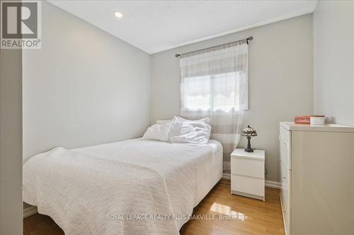3162 Cantelon Cres, Mississauga, ON - Indoor Photo Showing Bedroom