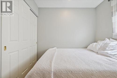 3162 Cantelon Cres, Mississauga, ON - Indoor Photo Showing Bedroom